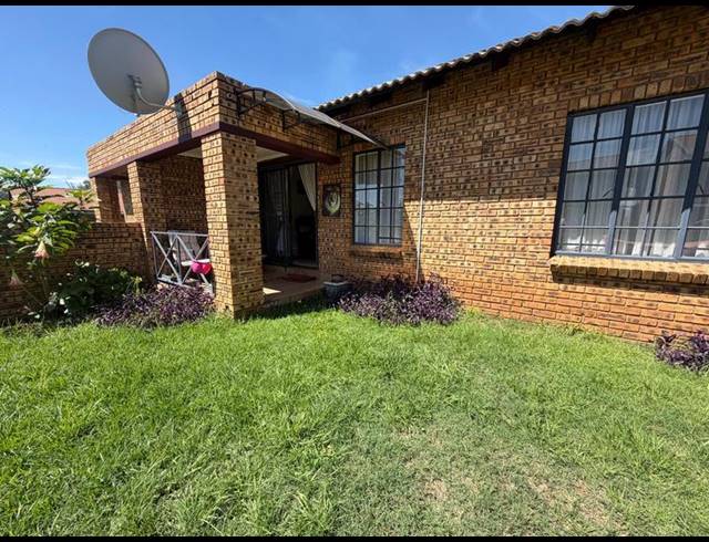 2 BEDROOM TOWNHOUSE FOR SALE IN KOOKRUS